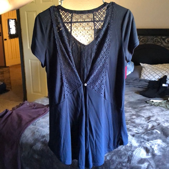 Maurice’s navy lace top hi-low - Picture 2 of 6